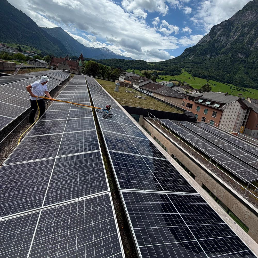 Immotech-Service: Solarzellen reinigen nachher